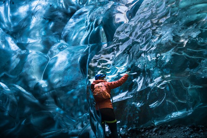 Small-Group Ice Cave Tour from Jökulsárlón - How crowded is the ice cave?