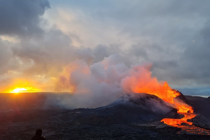 Small Group Volcano Hike with a Professional Geologist - Who should book this hike?