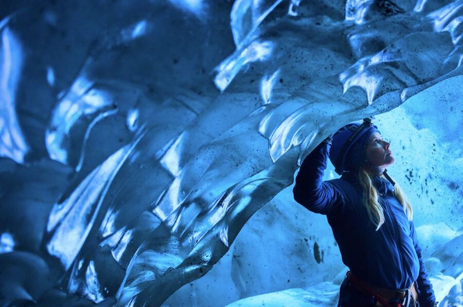 South Coast Iceland: 2-Day Blue Ice Cave & Jokulsarlon Tour - Black sand beaches and Icelandic wildlife