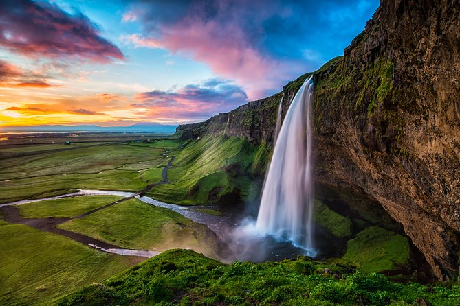 South Coast Iceland from Reykjavik with Guide & Touchscreen Audio - Vík supplies lunch, restrooms, and a change of pace