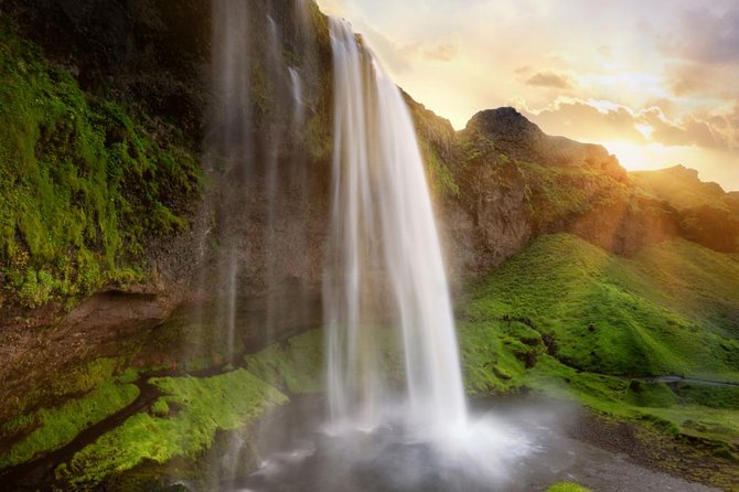 South Coast Waterfall, Black Beach, Glacier Adventure Small Group - Solheimajokull: choose between a look and a hike