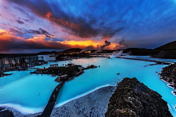 Unique bathing in an Icelandic hot springs at the Blue Lagoon - Who should choose this Blue Lagoon outing?