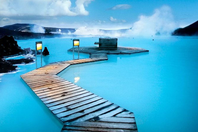 Unique bathing in an Icelandic hot springs at the Blue Lagoon - Booking details worth checking