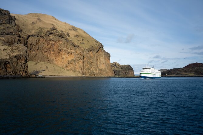 Vestmannaeyjar, Puffins & Volcanoes Small Group Day Tour - Elephant Rock at Halldórsskora
