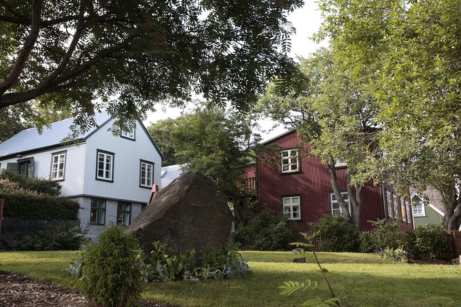 Walking tour of Reykjavik city - Laugavegur, street art, and the modern city